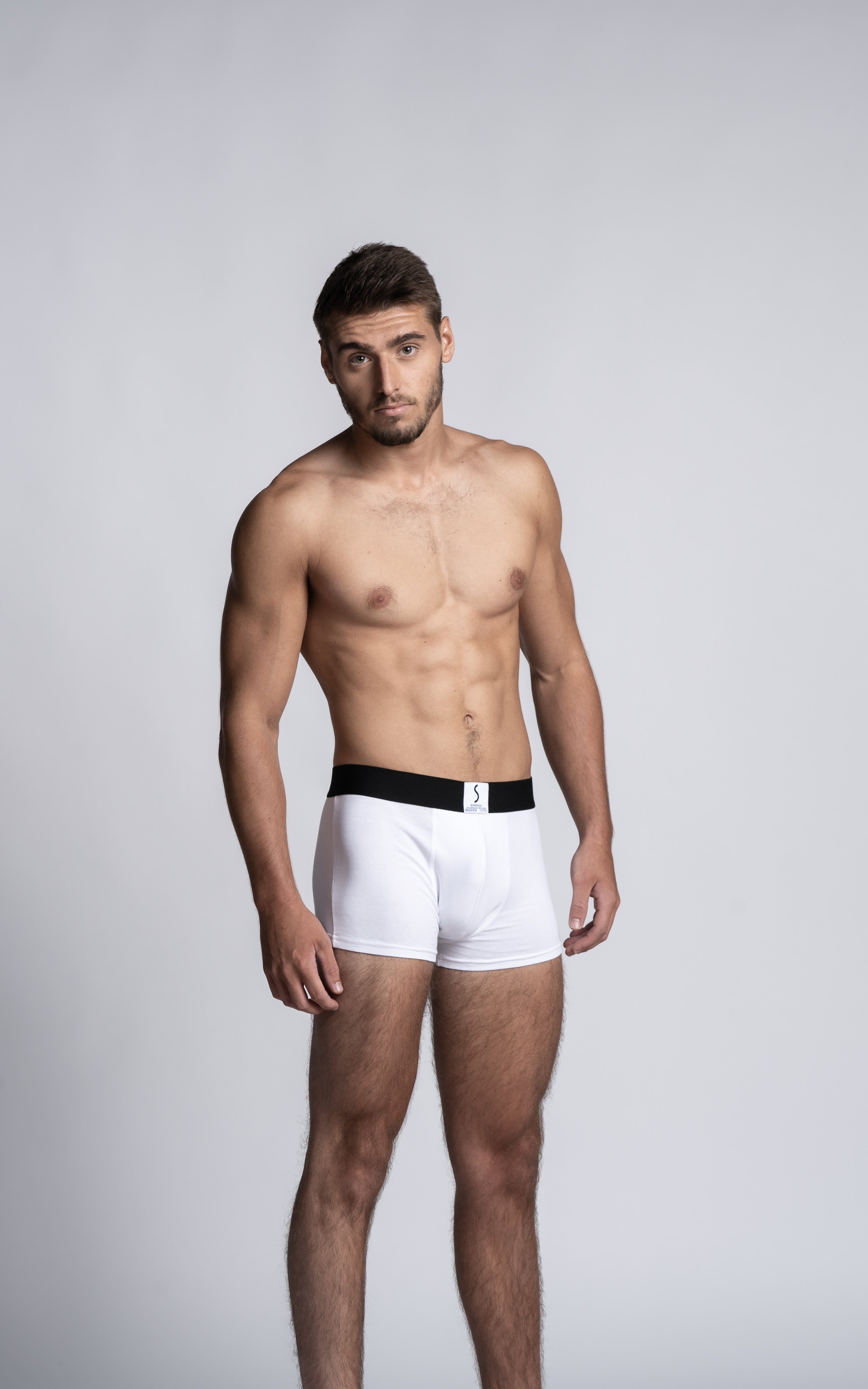 Homme mannequin portant un boxer calecon Arpenans blanc de la marque S BORDEAUX