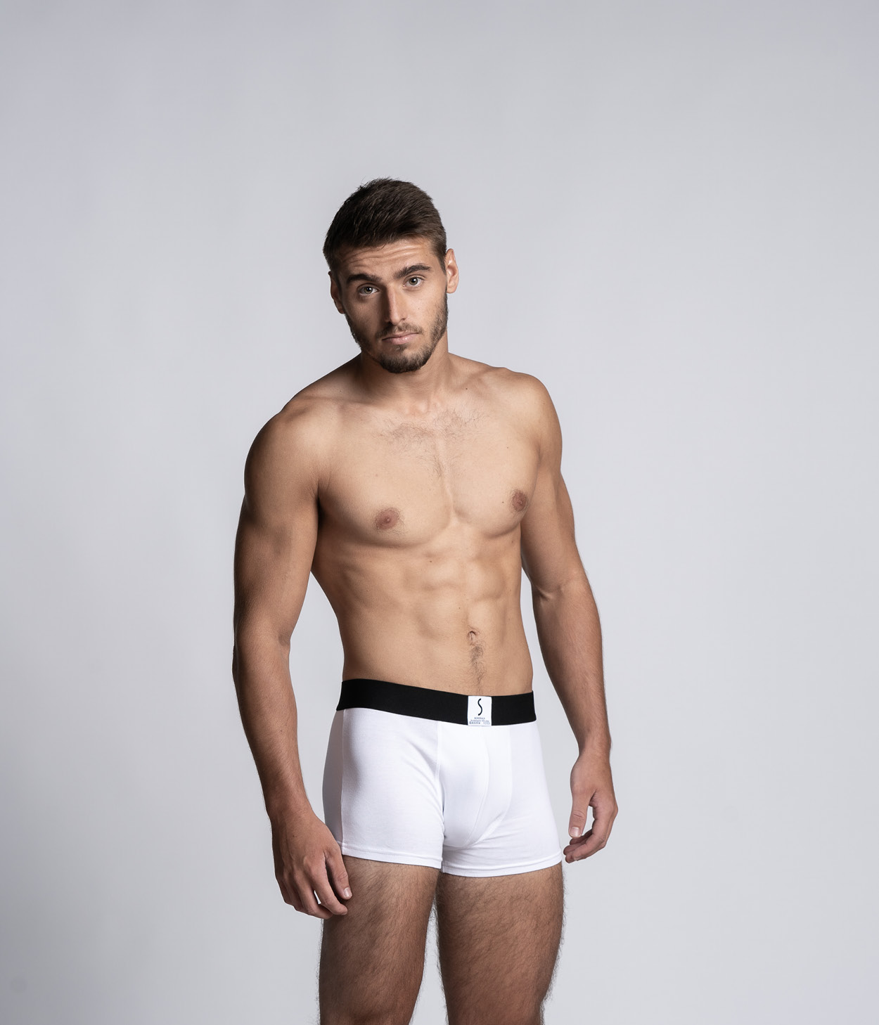 Mannequin homme sportif portant un boxer calecon Arpenans blanc de la marque S BORDEAUX