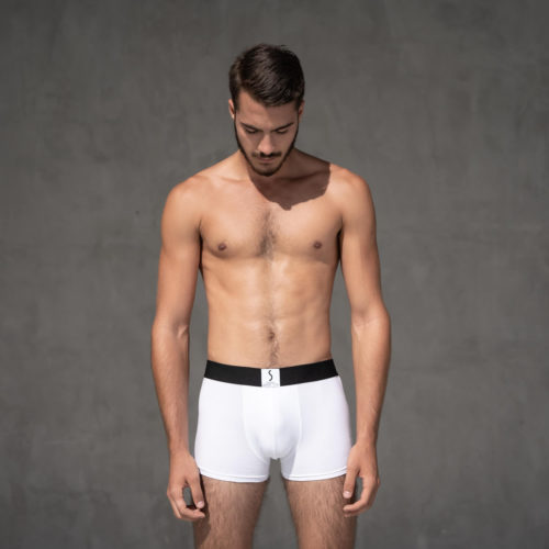 Homme mannequin portant un boxer calecon blanc de la marque S BORDEAUX