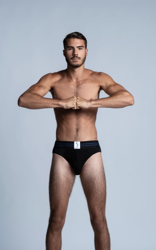 Mannequin homme sportif portant un slip noir SportPro de la marque S BORDEAUX